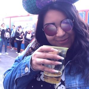 Meet your Posher, Monique